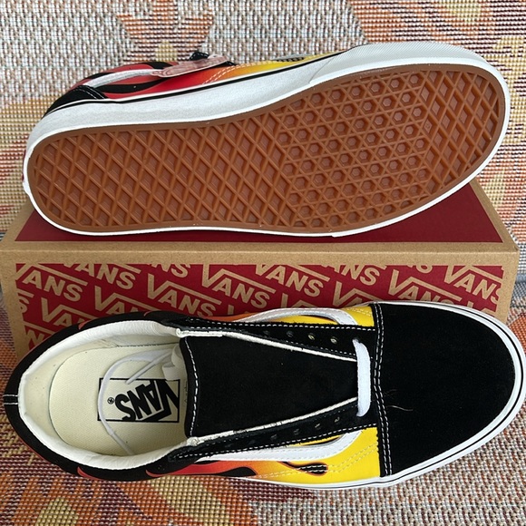 Vans WMNS Old Skool
(Flame) Black/Black/True White 
VN0A38G1PHN
Sneakers - Picture 8 of 16